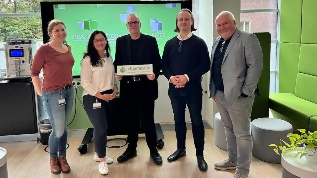 Besuch in der dipraxis der KVWL in Dortmund (v. l.): Sina Kischkat (IT und Digital Health, KVWL), Nadine Weymann (IT und Digital Health, KVWL), Dr. Olaf Gaus (geschäftsführender Leiter der DMGD), Dr. Christian Weber (Wissensbasierte Systeme und Wissensmanagement, Universität Siegen), Prof. Dr.-Ing. Kai Hahn (Digitale Gesundheitswissenschaften und Biomedizin, Universität Siegen).