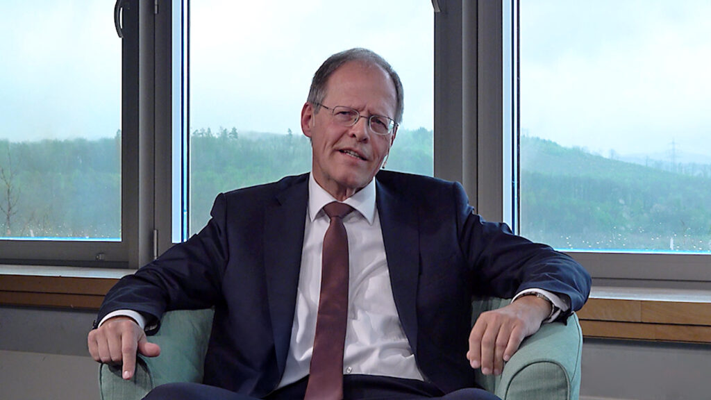 Prof. Dr. Dr. h.c. mult. Wolfgang Holzgreve MBA, Leiter des Healthcare Management Programms der Universität St. Gallen und ehemaliger Ärztlicher Direktor und Vorstandsvorsitzender am Universitätsklinikum Bonn (UKB), im Gespräch mit Dr. Olaf Gaus.
