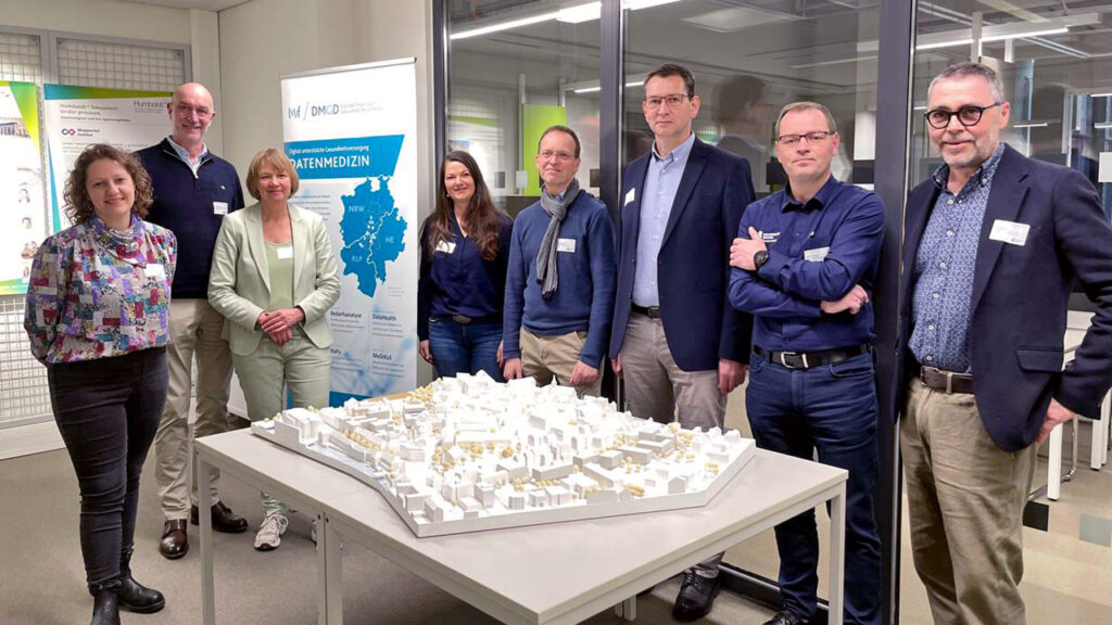 Austausch beim Auftakt von „Humboldtⁿ fokussiert: under pressure. Nachhaltigkeit und ihre Spannungsfelder“ (v. l.): Swaantje Brill, Stefan Hundt, Prorektorin Dr. Barbara Müller-Naendrup, Vanessa Simon, Michael Siepmann, Christian Vitt, Christof Hackler, Jörg Münker.