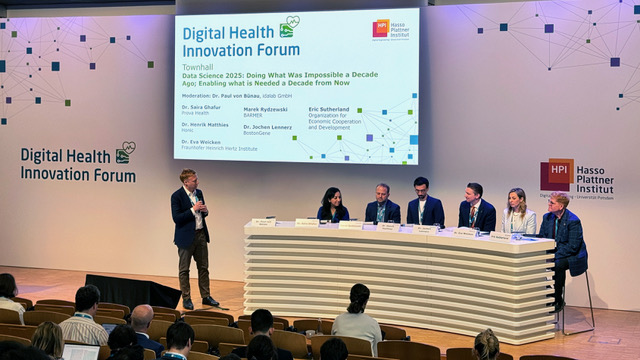 Podiumsdiskussion des HPI Digital Health Innovation Forum zum Thema Data Science, moderiert von Dr. Paul von Bünau, Geschäftsführer der idalab GmbH.