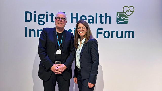Dr. Olaf Gaus und Prof. Dr. Dora Stern tauschen sich auf dem Digital Health Innovation Forum in Potsdam aus.