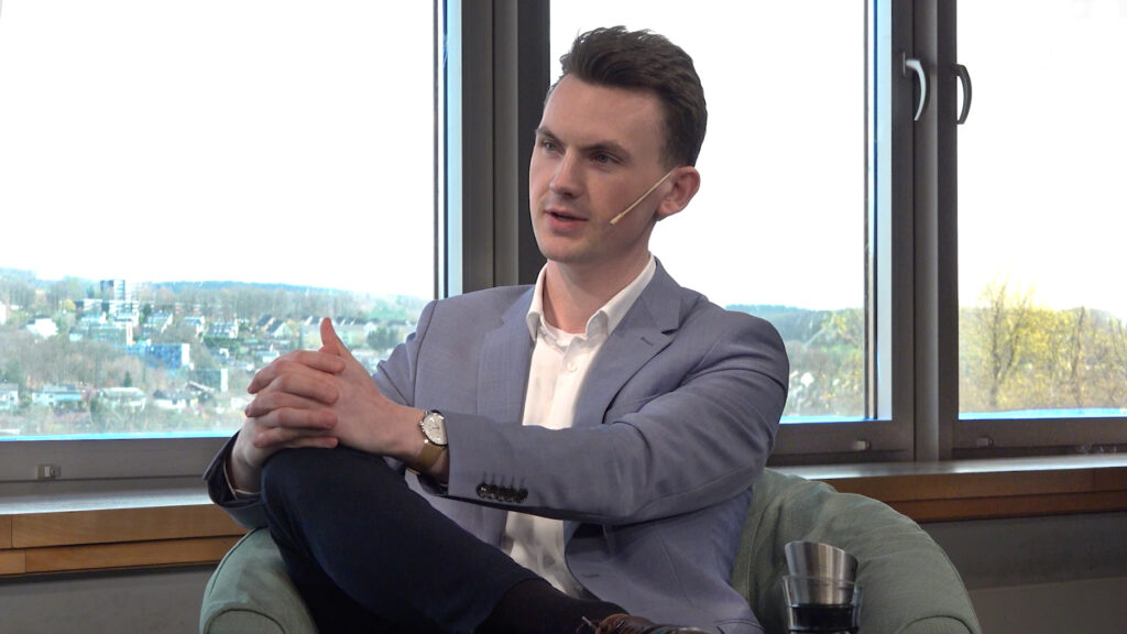 Tristan Vitt, Bürgermeister der Stadt Siegen, im Gespräch mit Dr. Olaf Gaus.