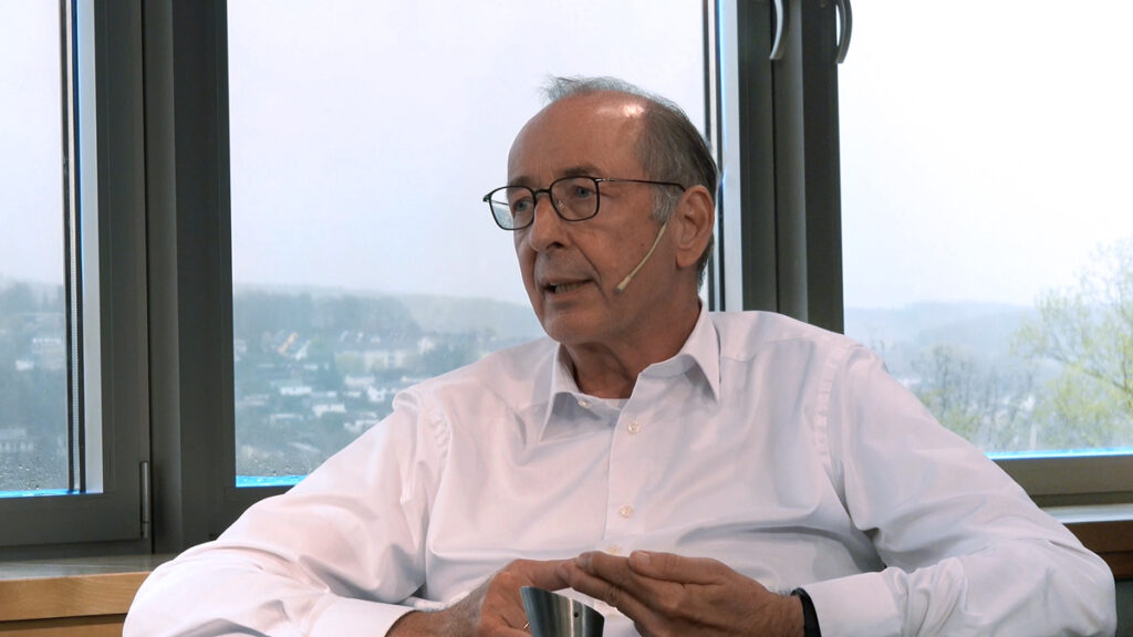 Prof. Dr. med. Joachim Labenz, Chefarzt Medizinische Klinik I für Allgemeine Innere Medizin und Gastroenterologie im Klinikum Siegen, im Gespräch mit Dr. Olaf Gaus.